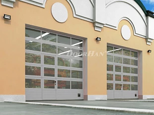 Промышленные секционные ворота DoorHan серии isd01 с остеклением 4000x2500